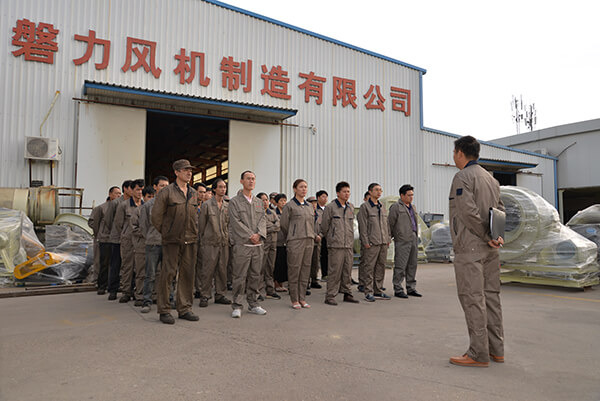Leaders share experience in morning meeting
